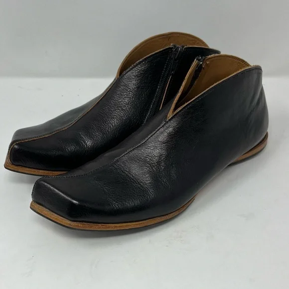 Women’s Black Leather Zip-Front Ankle Booties - Picture 4 of 13